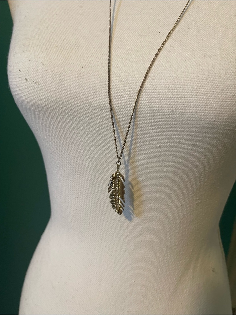 Delicate Gold Feather Pendant Necklace - Women Jewelry